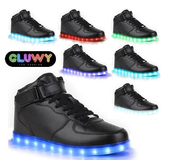 glänzende schwarze Turnschuhe Stiefel LED