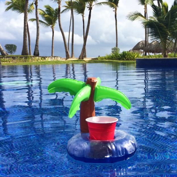 Aufblasbares Pool-Minirad zum Aufbewahren von Palmengetränken