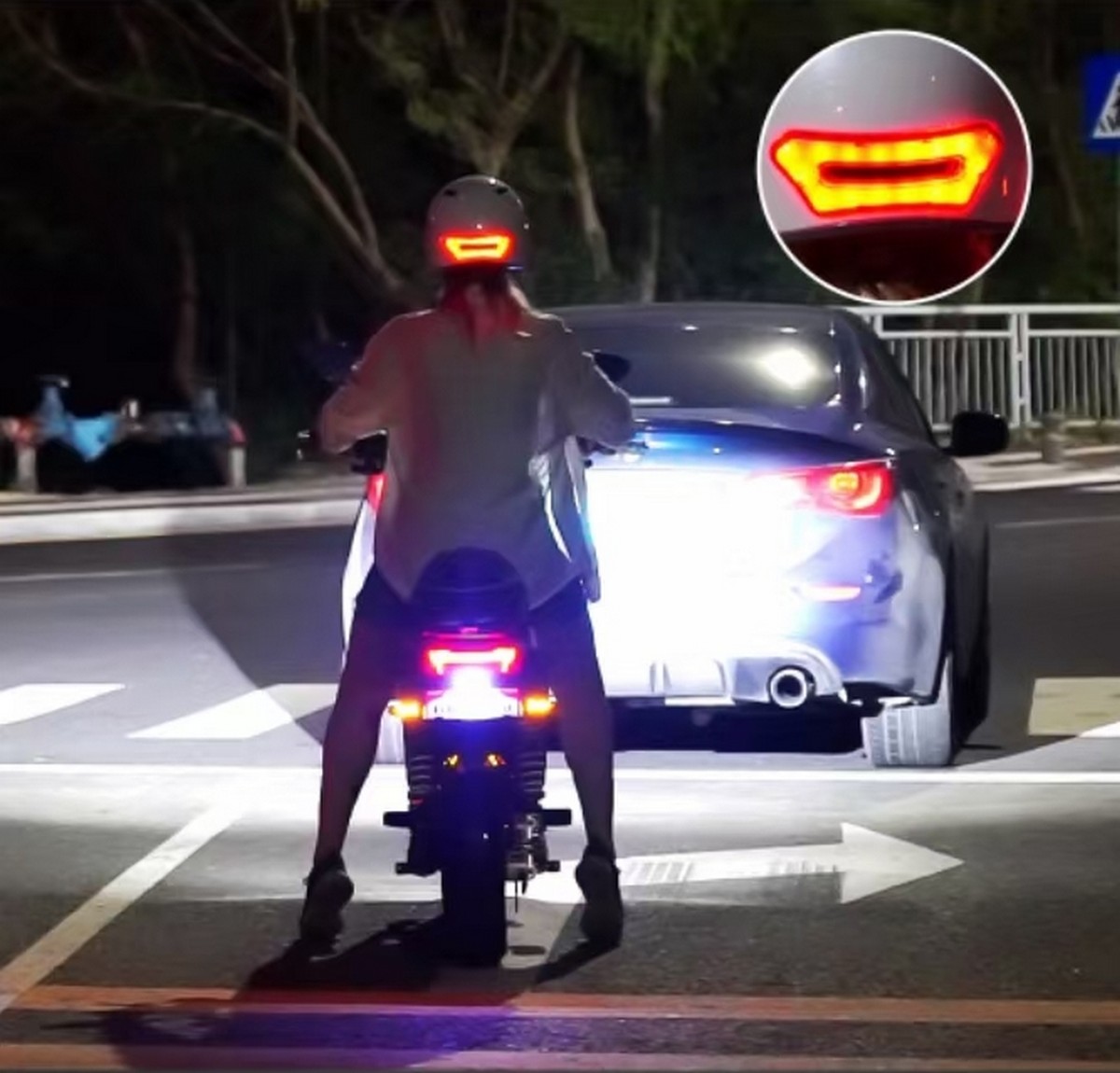 Helm mit Motorradbeleuchtung