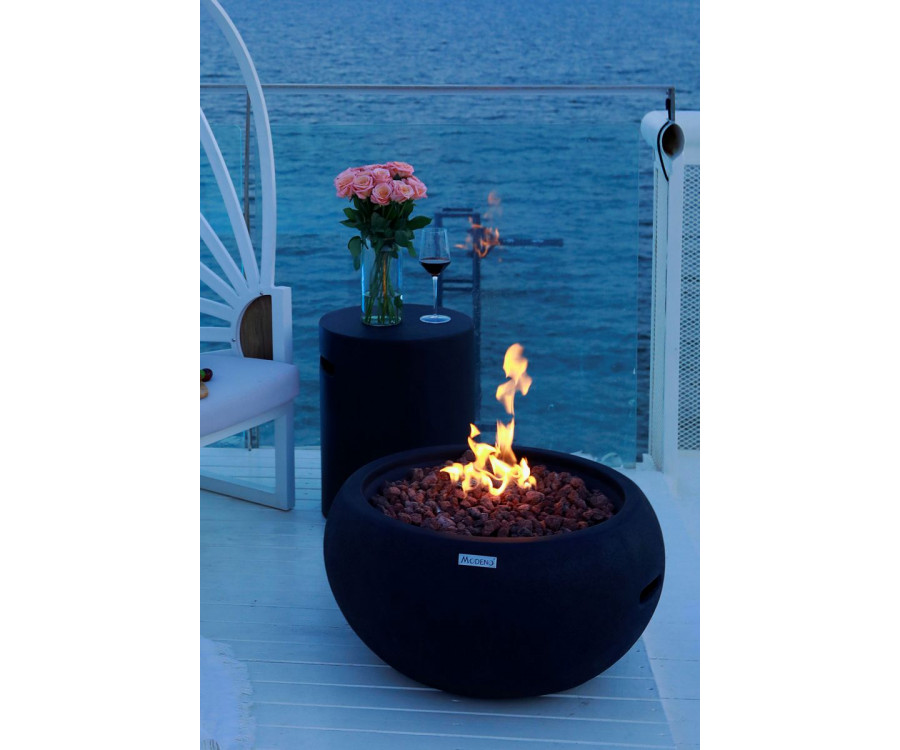schwarzer tragbarer Gartenkamin – runde Gasfeuerstelle im Freien