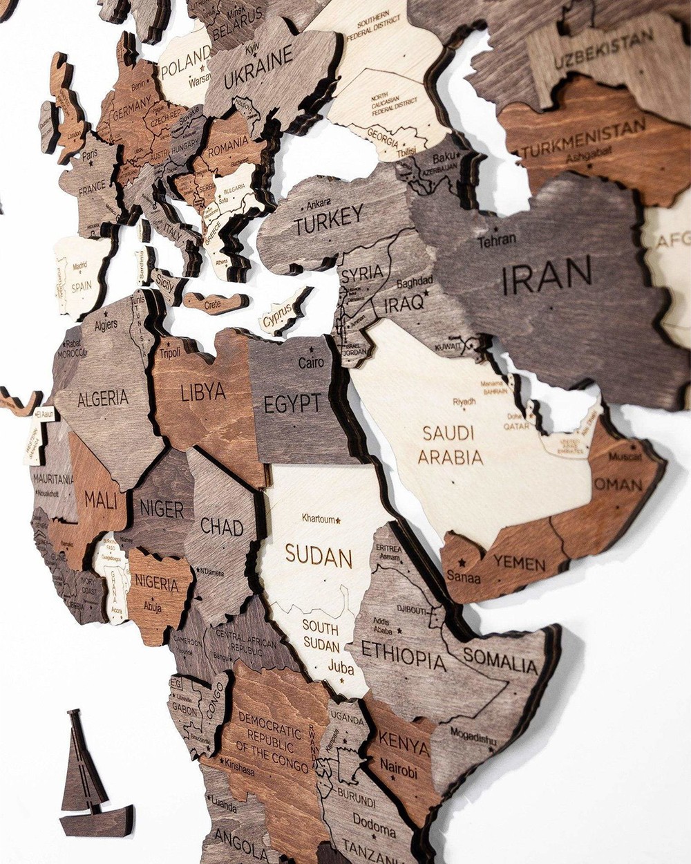 Holzkarte an der Wand des 3D-Kontinents