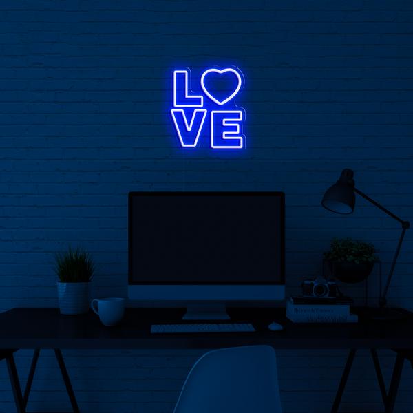 Neon-LED-Schild an der Wand - 3D-Logo LOVE - mit Abmessungen 50 cm