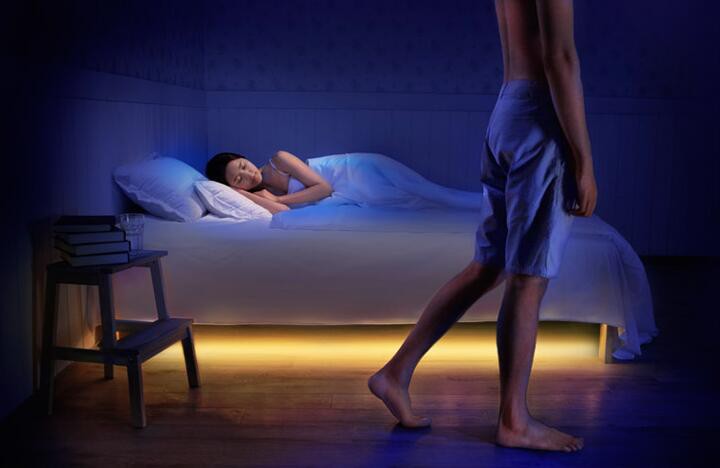 LED-Streifen unter dem Bettbewegungssensor