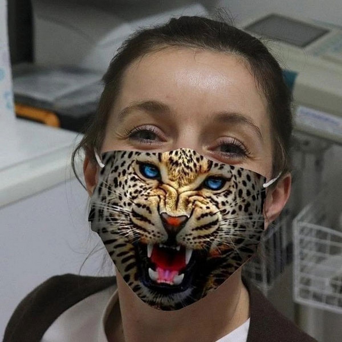 Leopardengesichtsmaske