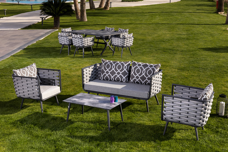 Luxuriöse Sitzgelegenheit für den Garten oder die Terrasse mit hochwertiger Aluminiumkonstruktion in elegantem Grau