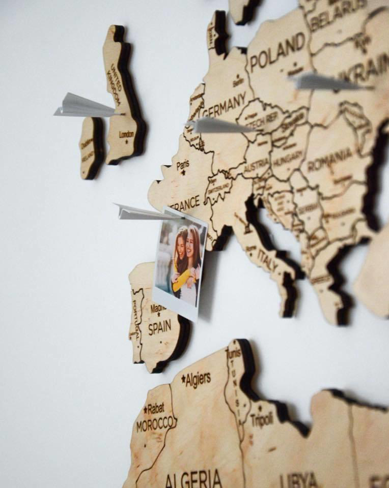 Reise Weltkarte Kontinente Farbe helles Holz