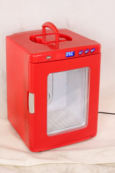 roter Mini-Kühlschrank Retro